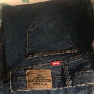 Wrangler Mens 42/32 dark denim jeans